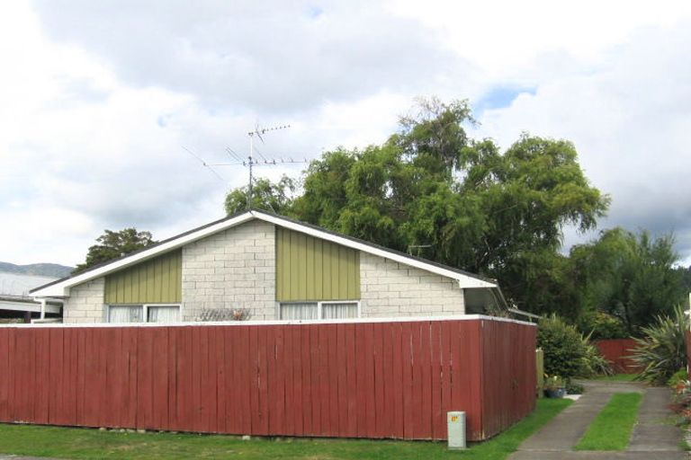 Photo of property in 2/24 Clouston Park Road, Clouston Park, Upper Hutt, 5018