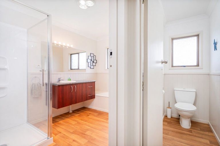 Photo of property in 2 Hamilton Crescent, Whitianga, 3510