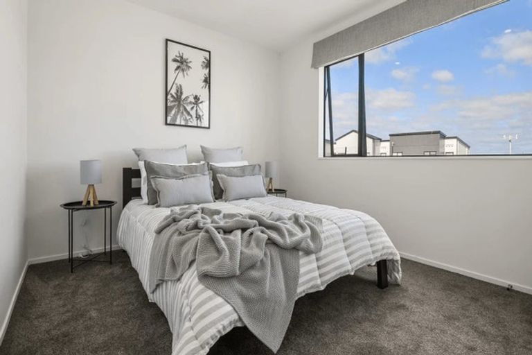 Photo of property in 11 Koiora Road, Clarks Beach, 2122