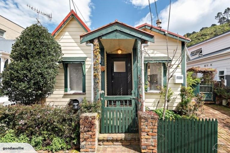 Photo of property in 7 Poplar Grove, Thorndon, Wellington, 6011