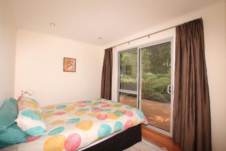 Photo of property in 23b West Lynn Road, Titirangi, Auckland, 0604