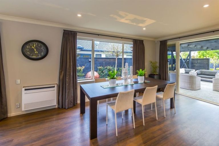 Photo of property in 11 Coolspring Way, Redwood, Christchurch, 8051