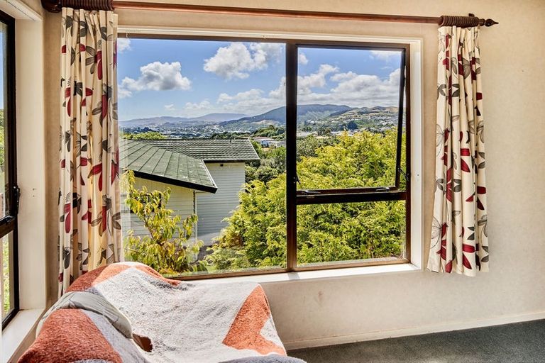 Photo of property in 16 Brasenose Place, Tawa, Wellington, 5028