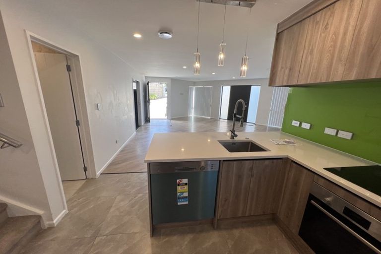 Photo of property in 9a Pah Road, Cockle Bay, Auckland, 2014