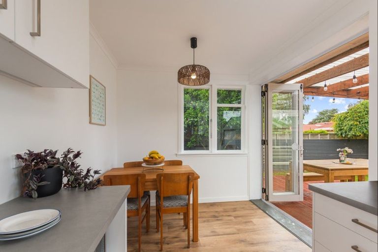 Photo of property in 24 Leicester Street, Terrace End, Palmerston North, 4410