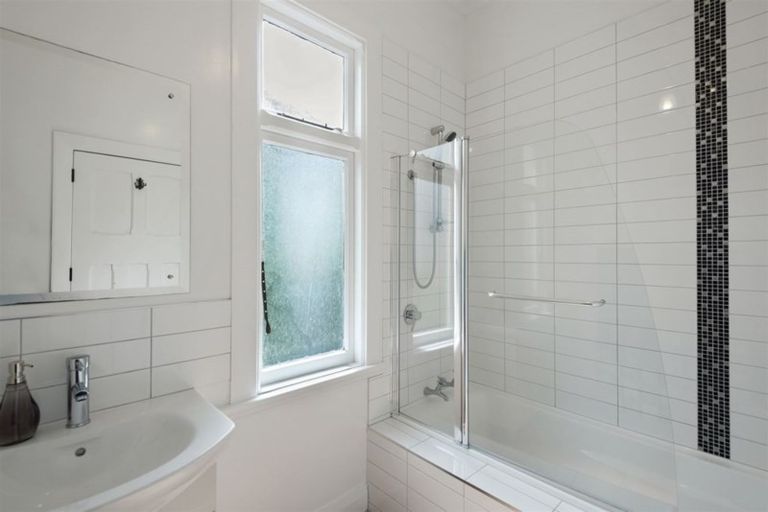 Photo of property in 129 Somerfield Street, Somerfield, Christchurch, 8024