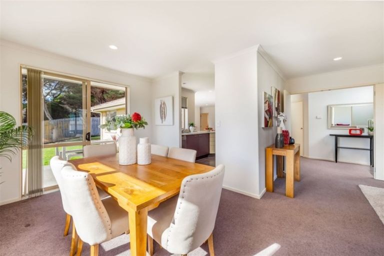 Photo of property in 15 Condor Place, Unsworth Heights, Auckland, 0632