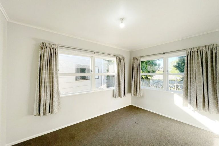 Photo of property in 5 Rondorlyn Place, Manurewa, Auckland, 2102