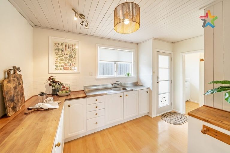 Photo of property in 21 Cherry Blossom Grove, Maungaraki, Lower Hutt, 5010