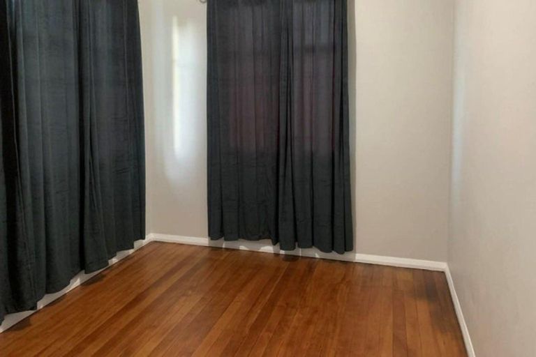 Photo of property in 13 Weraroa Road, Waverley, 4510