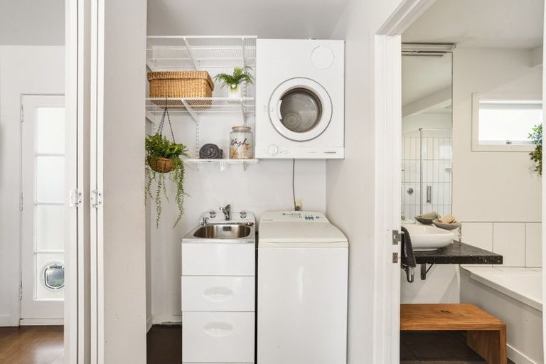 Photo of property in 37 Haruru Falls Road, Haruru, 0204