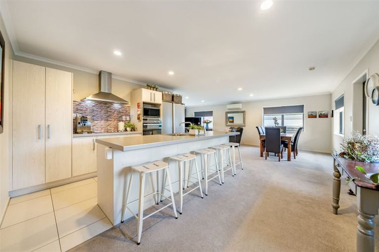 Photo of property in 3 Quartz Place, Brown Owl, Upper Hutt, 5018