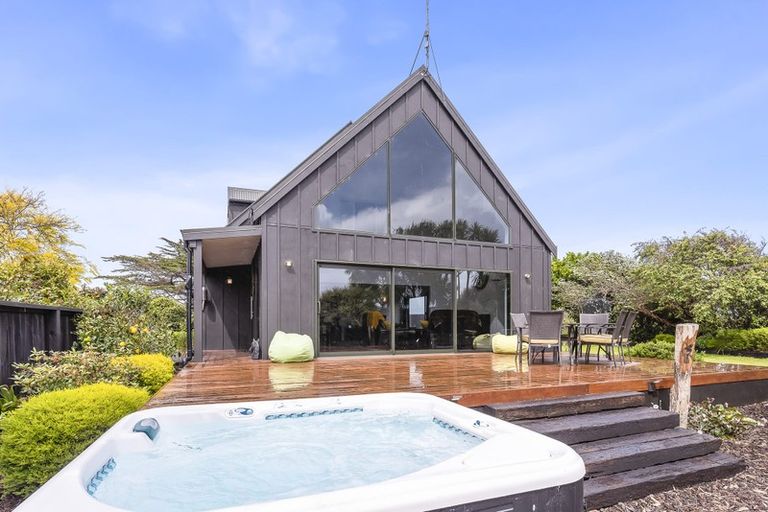 Photo of property in 42 Pukenamu Road, Te Horo, Otaki, 5581