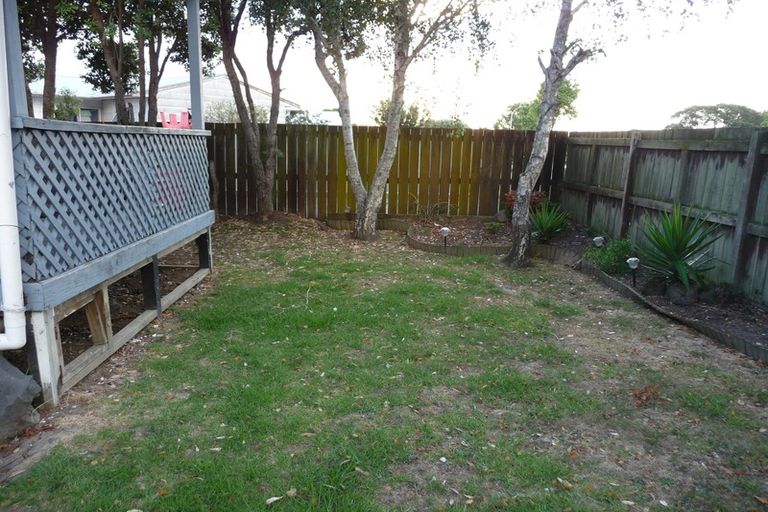Photo of property in 2/10 Burundi Avenue, Clendon Park, Auckland, 2103