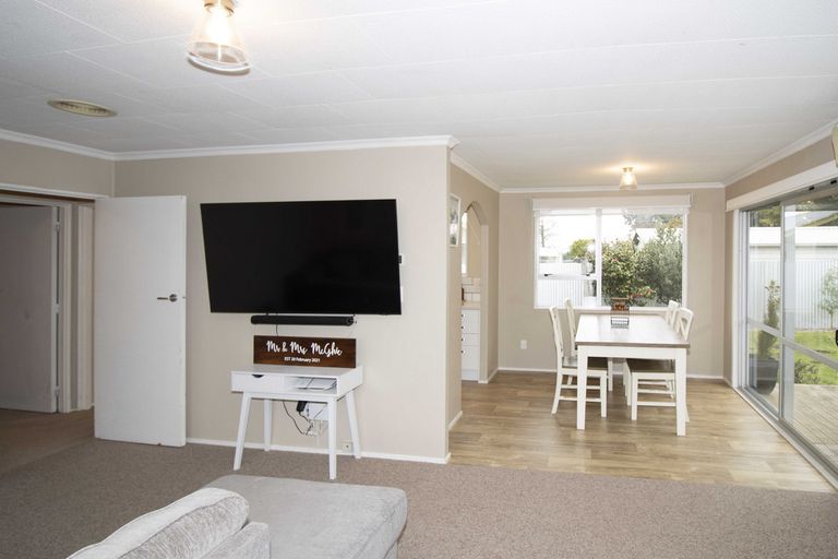 Photo of property in 22 Kupe Drive, Carterton, 5713