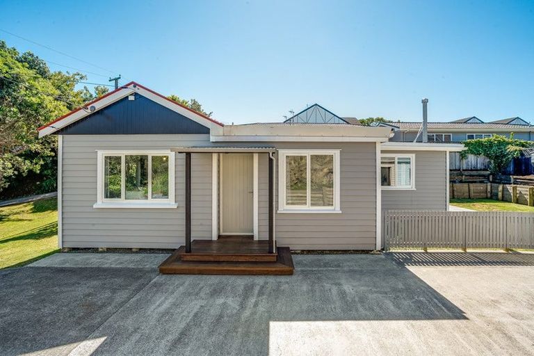 Photo of property in 33 Dominion Park Street, Johnsonville, Wellington, 6037