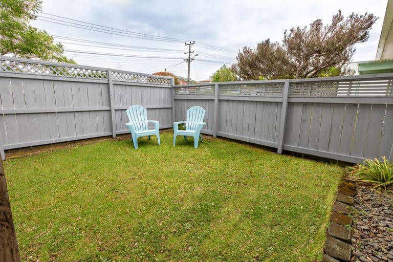 Photo of property in 2/200 Chivalry Road, Glenfield, Auckland, 0629