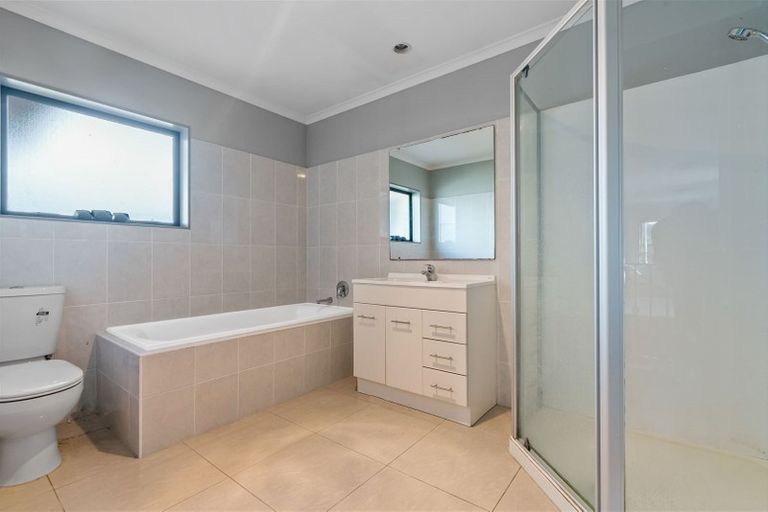 Photo of property in 13 Kokako Rise, Papakura, 2110