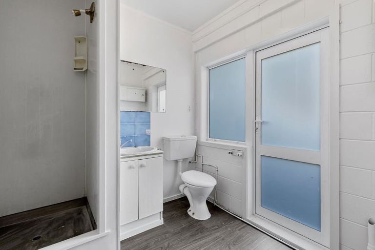 Photo of property in 2/22 Peach Road, Glenfield, Auckland, 0629