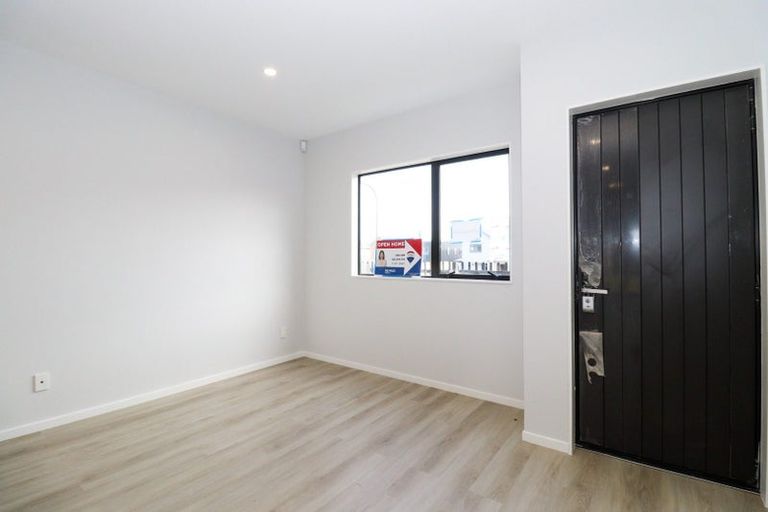 Photo of property in 17 Farranfore Road, Opaheke, Papakura, 2113