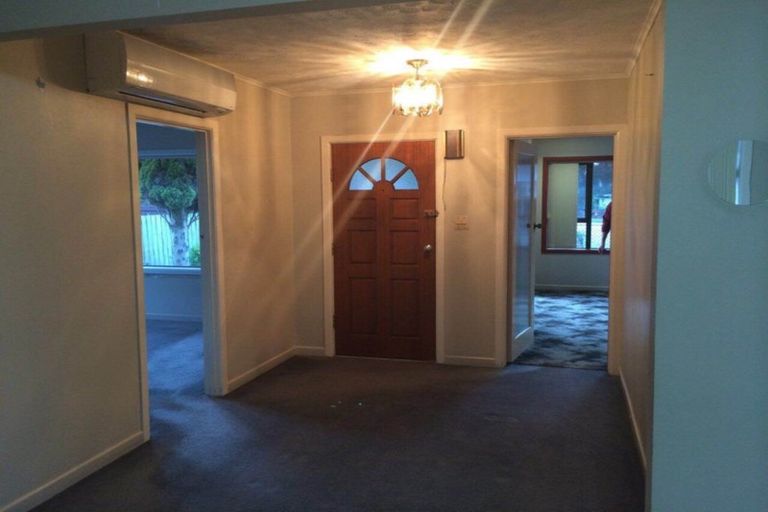 Photo of property in 26 Swanson Road, Henderson, Auckland, 0610