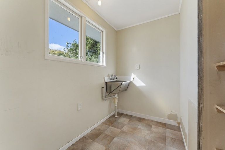 Photo of property in 15 Halswell Crescent, Westbrook, Palmerston North, 4412