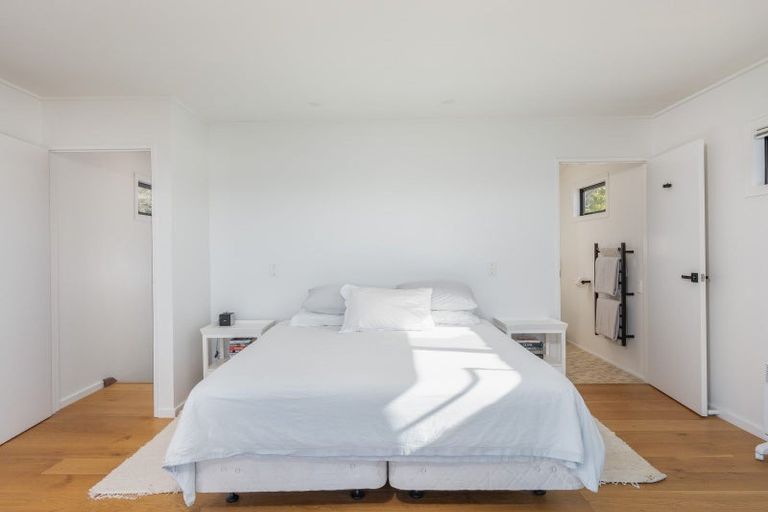 Photo of property in 21 Waiparemo Crescent, Pukawa Bay, Turangi, 3381