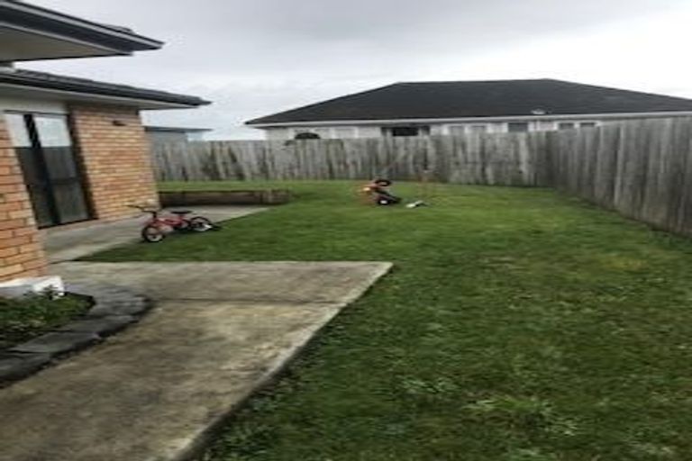 Photo of property in 116a Royal Road, Massey, Auckland, 0614