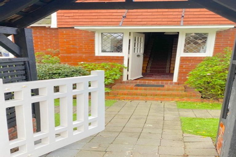 Photo of property in 10 Mersey Street, Island Bay, Wellington, 6023