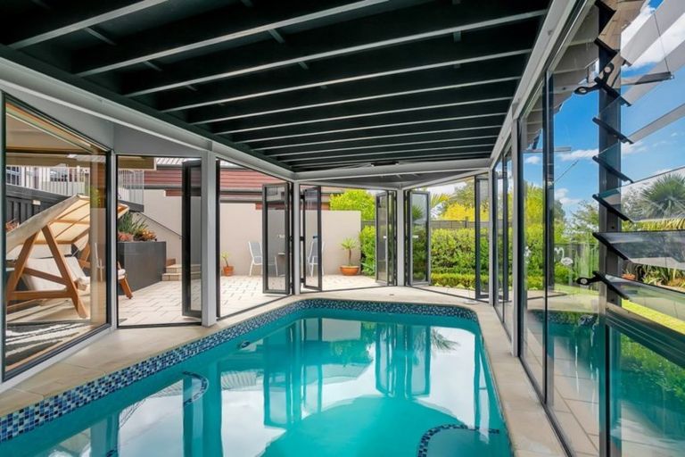 Photo of property in 8 Lister Street, Point Chevalier, Auckland, 1022
