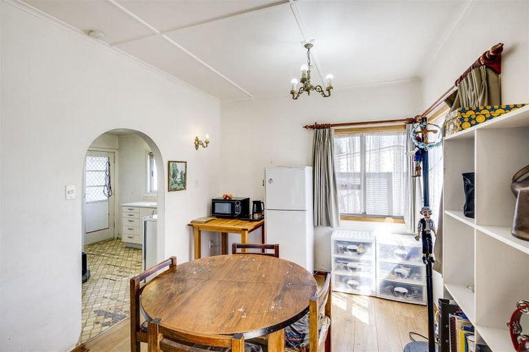 Photo of property in 227 Mayfair Avenue, Mayfair, Hastings, 4122