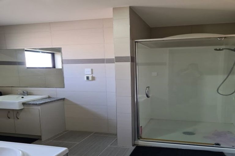 Photo of property in 72 Westgate Drive, Massey, Auckland, 0614