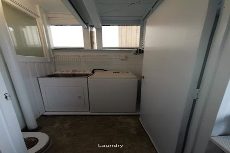 Photo of property in 14 Westmere Place, Takaro, Palmerston North, 4412