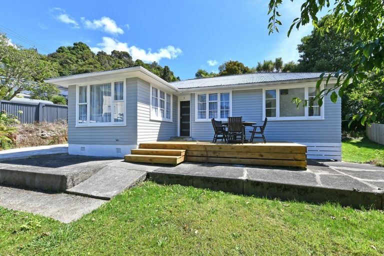 Photo of property in 16 Rintoul Grove, Stokes Valley, Lower Hutt, 5019