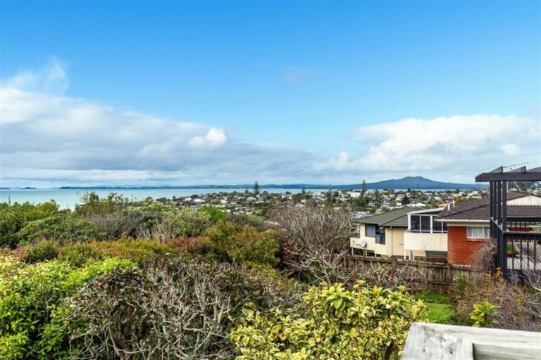 Photo of property in 1/371 East Coast Road, Mairangi Bay, Auckland, 0630