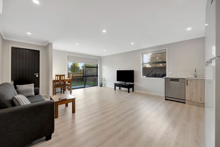 Photo of property in 2/2 Grange Avenue, Nawton, Hamilton, 3200