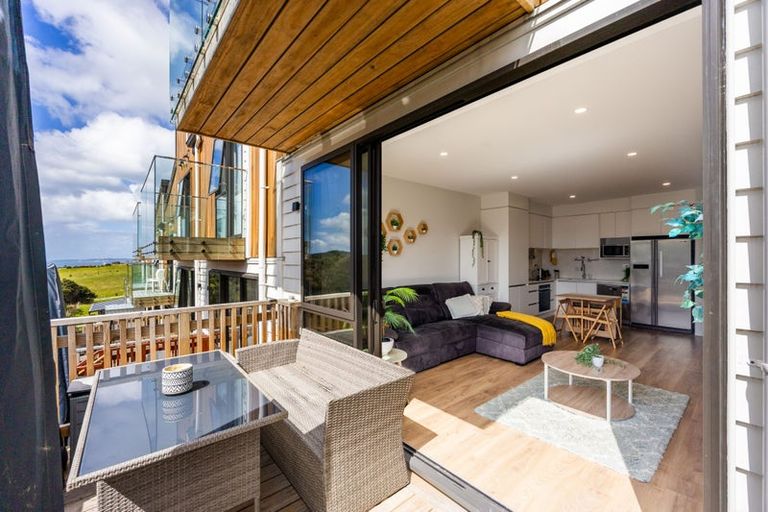 Photo of property in 11a Rockpool Road, Orewa, 0931