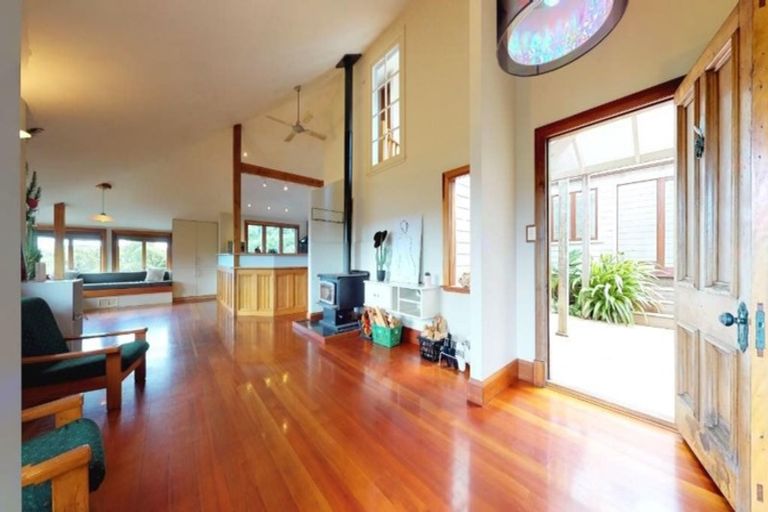 Photo of property in 5 Wairere Road, Belmont, Lower Hutt, 5010