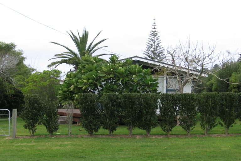 Photo of property in 11 Hahei Beach Road, Hahei, Whitianga, 3591
