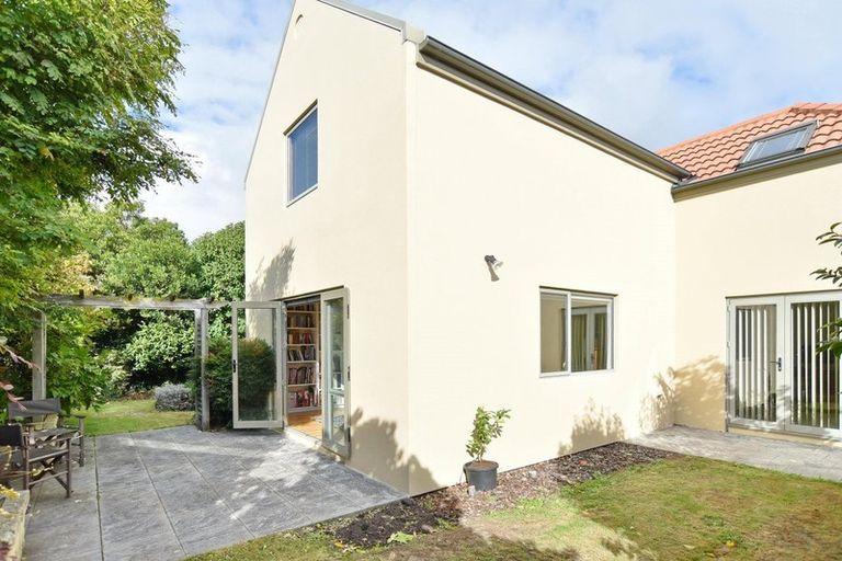 Photo of property in 114b Avonhead Road, Avonhead, Christchurch, 8042