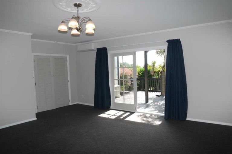Photo of property in 1 Trig Hill Terrace, Waikanae Beach, Waikanae, 5036