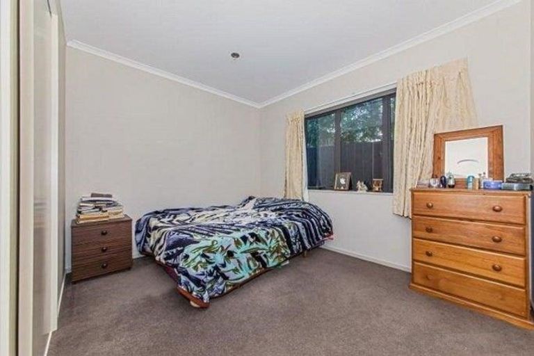 Photo of property in 94a Tiraumea Drive, Pakuranga, Auckland, 2010