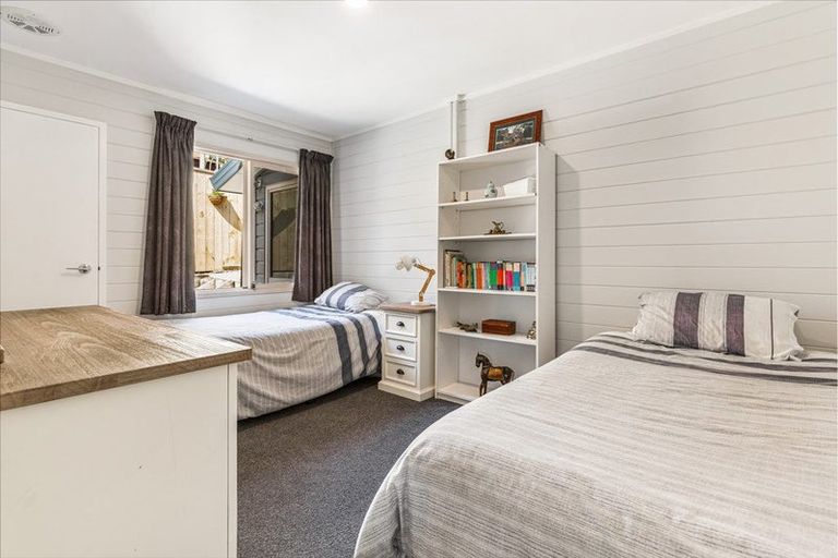 Photo of property in 1/12 Ballini Rise, West Harbour, Auckland, 0618