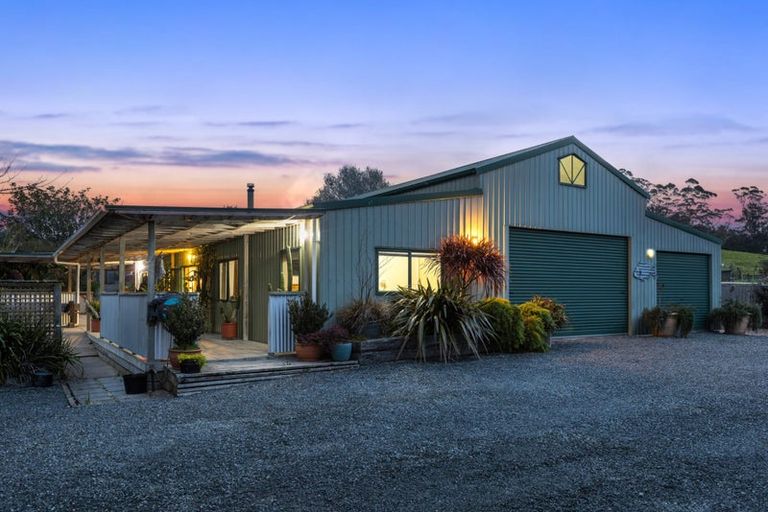 Photo of property in 979 Kaipara Flats Road, Kaipara Flats, Warkworth, 0984
