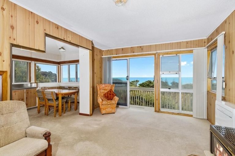 Photo of property in 25 Domain Crescent, Muriwai, Waimauku, 0881