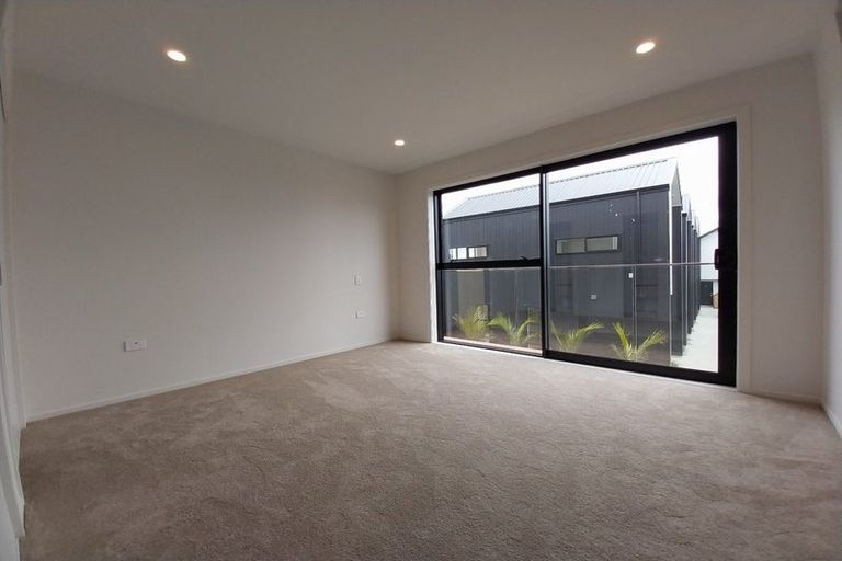 Photo of property in 29c Dawnhaven Drive, Te Atatu Peninsula, Auckland, 0610
