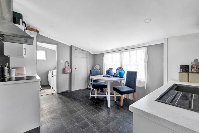 Photo of property in 4 Tawhiti Road, Hawera, 4610