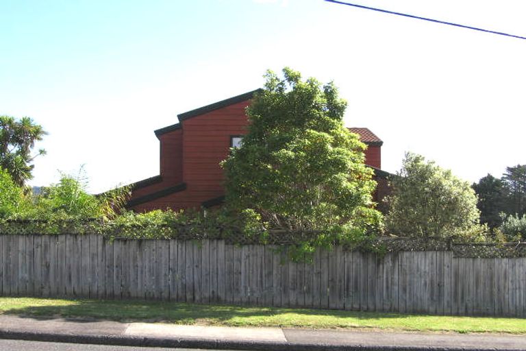 Photo of property in 1/3 Cleve Road, Green Bay, Auckland, 0604