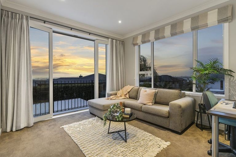 Photo of property in 8 Verley Rise, East Tamaki Heights, Auckland, 2016