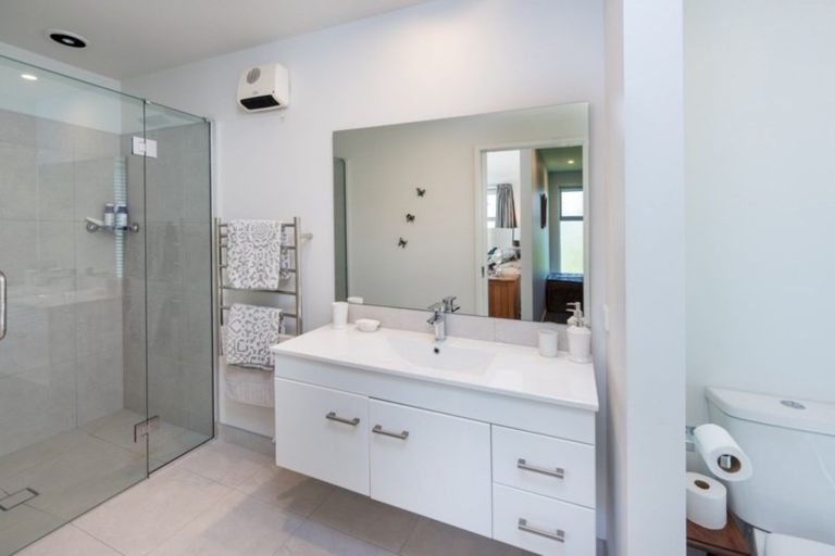 Photo of property in 88 Milton Terrace, Picton, 7220